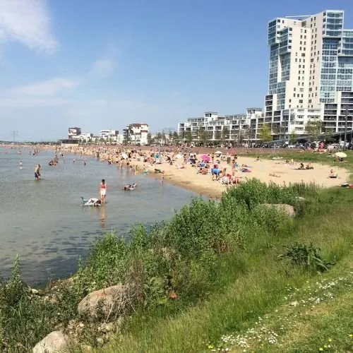 Strand en appartementen in Nesselande aan de Zevenhuizerplas